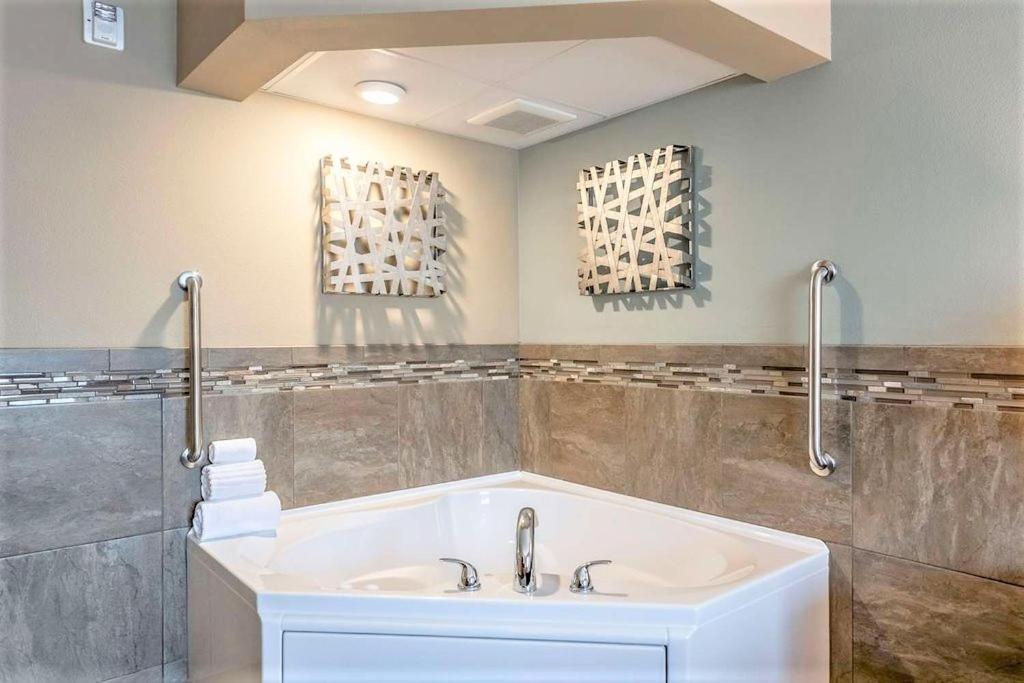 Amerivu Inn And Suites - Chisago City Extérieur photo