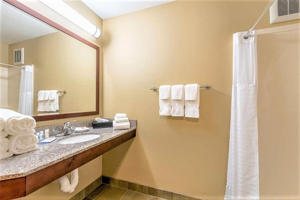 Amerivu Inn And Suites - Chisago City Extérieur photo