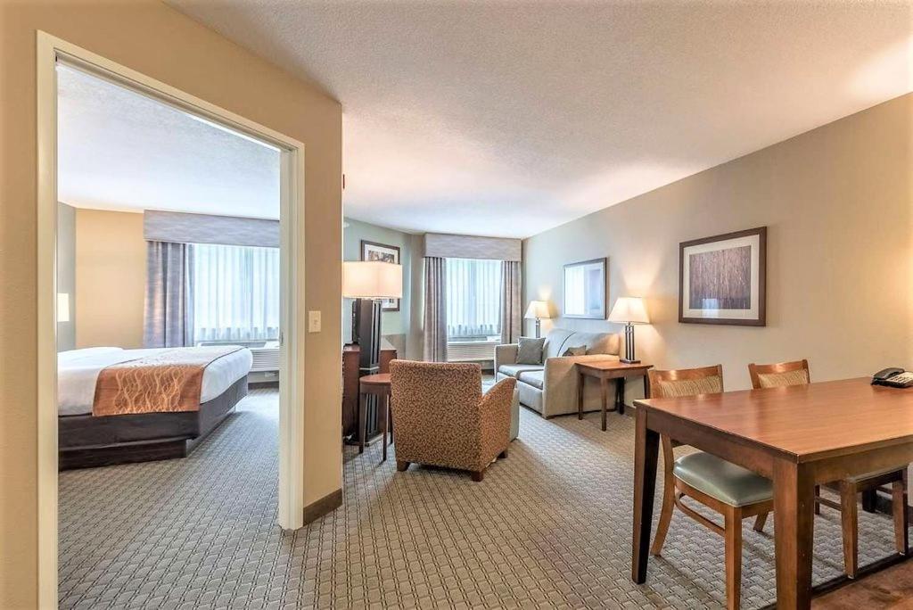 Amerivu Inn And Suites - Chisago City Extérieur photo