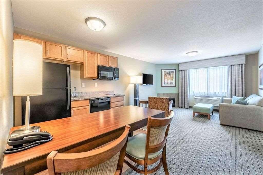 Amerivu Inn And Suites - Chisago City Chambre photo